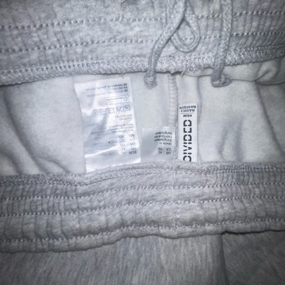 H&M Oversized Joggers - Picture 2 of 2